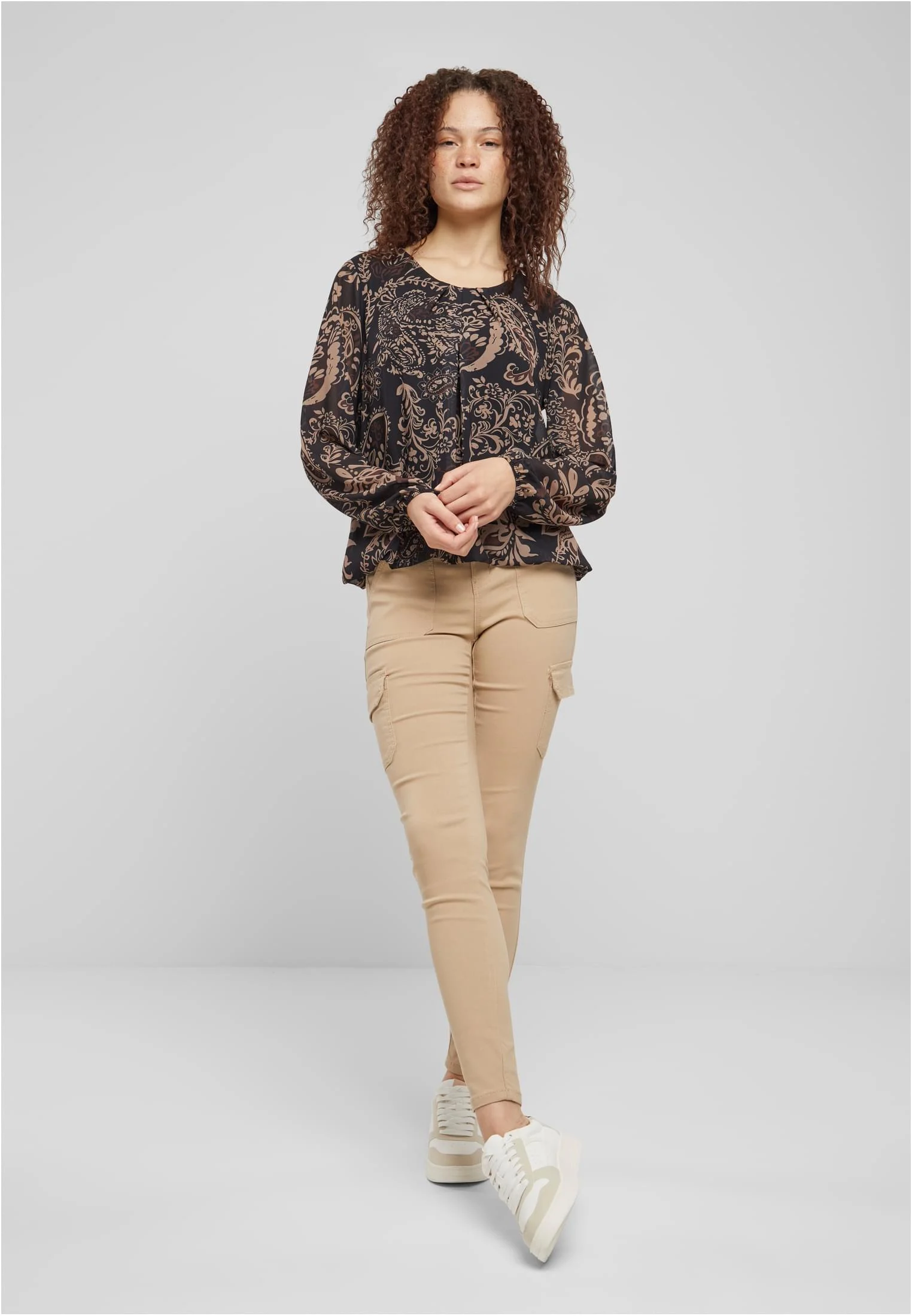 skwm-tb-5202CL5_Mw12-00007 Damen Chiffon Bluse mit All Over Ornament Print