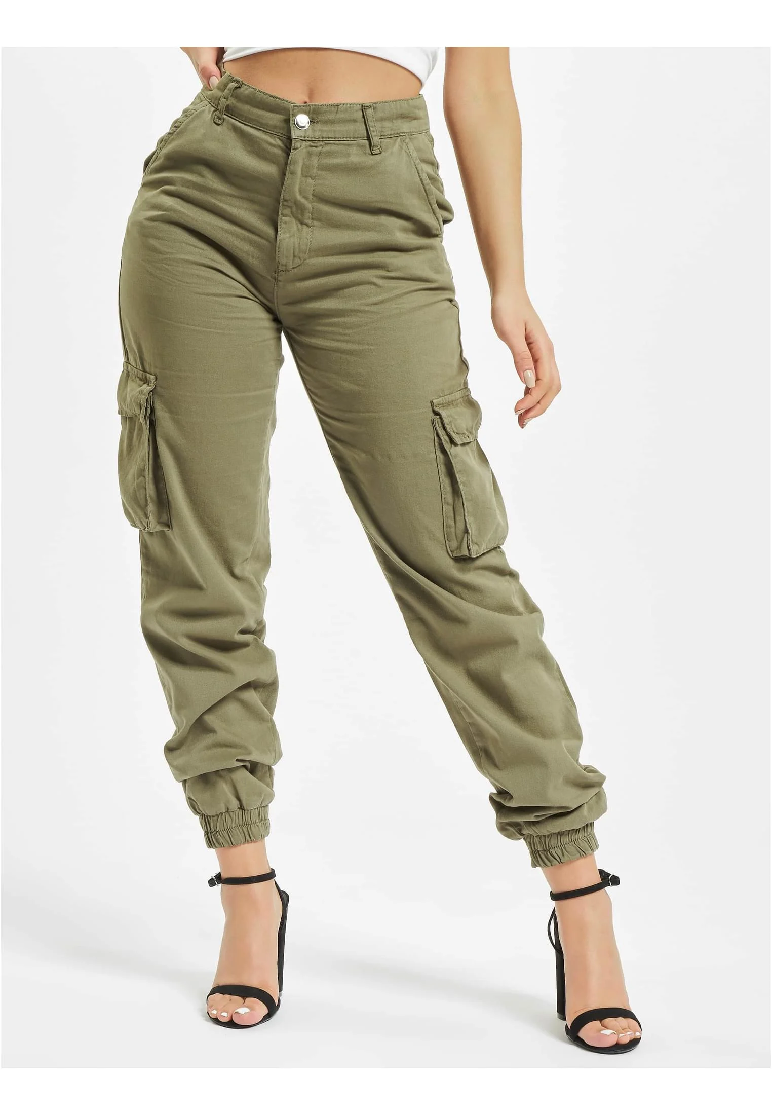 skwm-tb-DFLCP012_Mw1-00176_73ea4b86-d154-40f5-8d04-52ec03ffe873 Ruby Cargopants