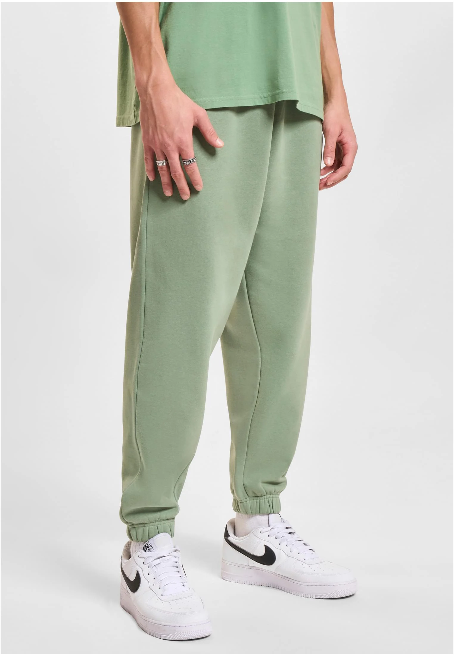 skwm-tb-DFSP173_Mw1-15529_c72200a9-6e54-4aee-9672-0e28aa9dd58d Sweatpants