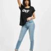 skwm-tb-DFTS056T_Mw12-00007 Sizza T-Shirt