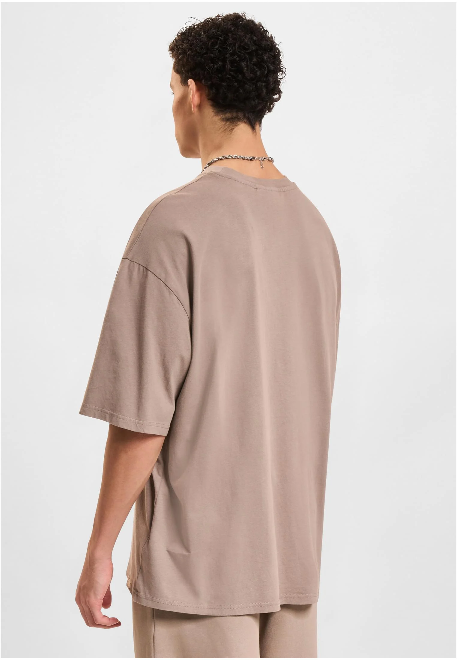skwm-tb-DFTS228_Mw2-15524_216137b7-14ac-4fed-9561-6447e874a2c8 T-Shirt