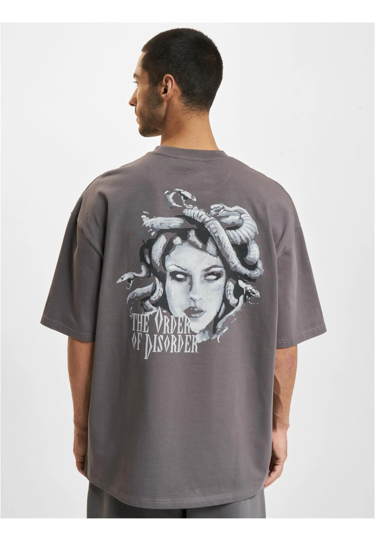 skwm-tb-DFTS246_Mw2-04493_ca7e2e7a-dcaf-456c-9395-a1c78f389b72 Medusa T-Shirt
