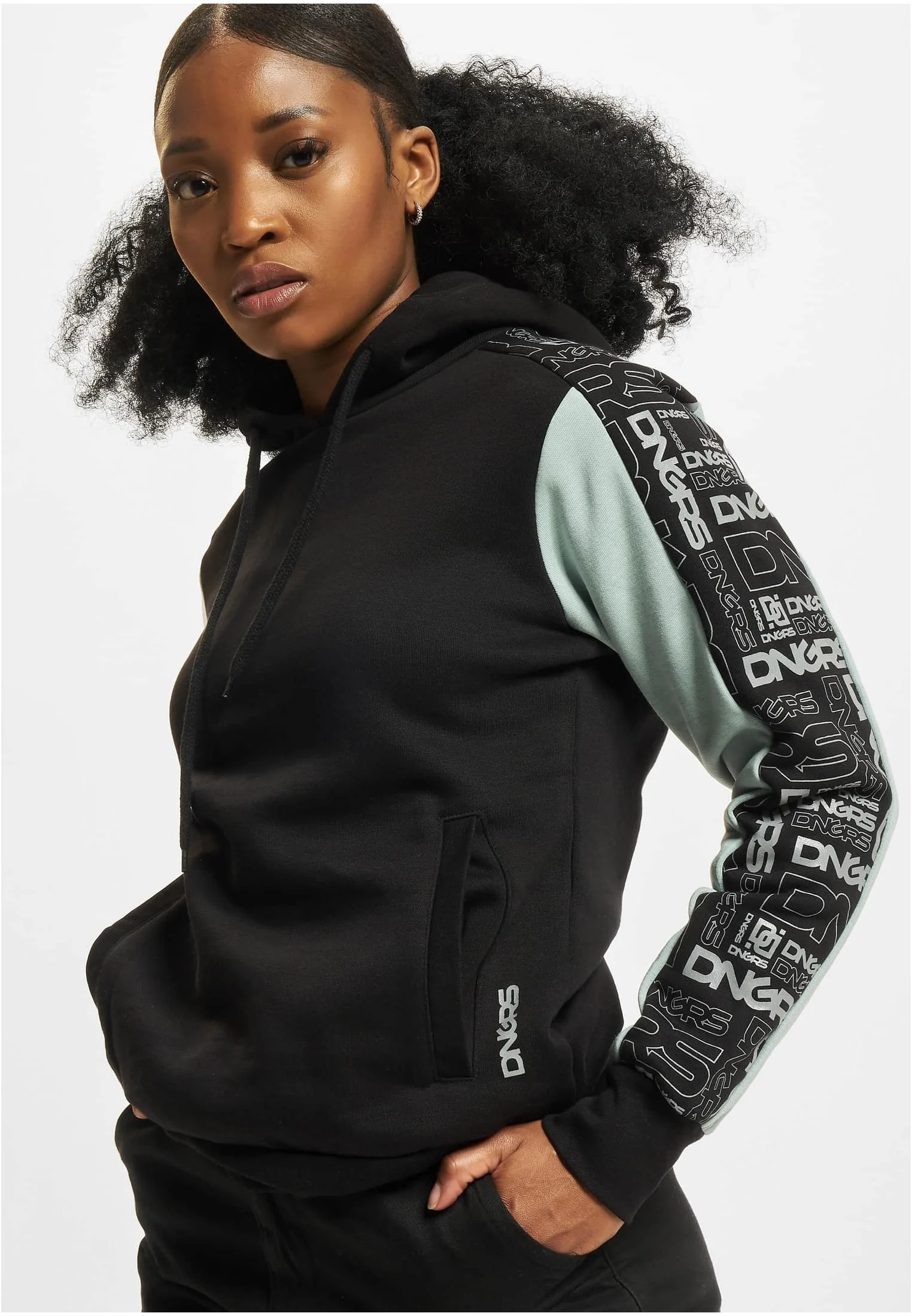 skwm-tb-DLHD128_Mw1-01198_674c819f-52f2-4e9b-b10f-364f47de270f Invader Hoody