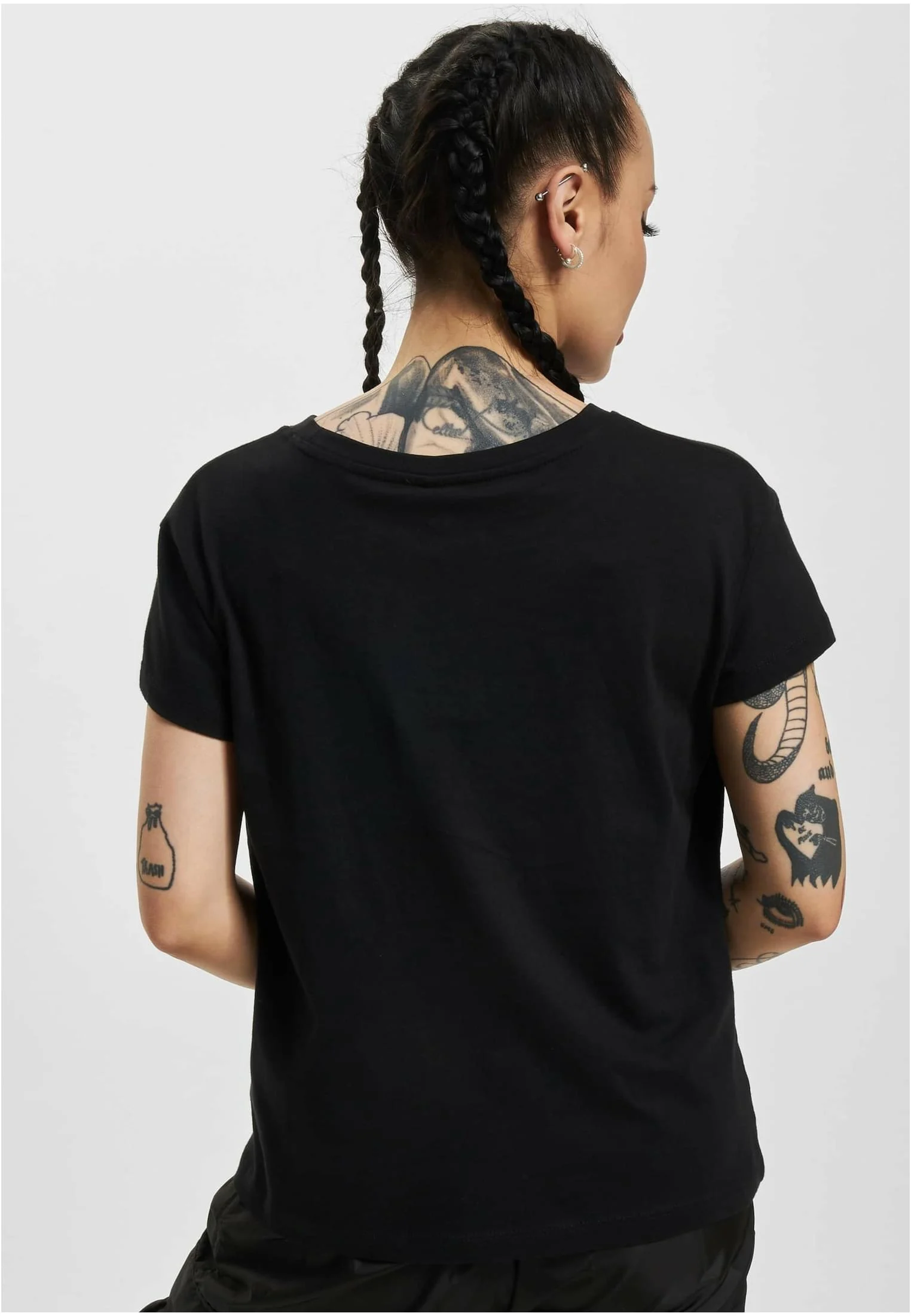 skwm-tb-DLTS112T_Mw2-00007 Legend Tshirt