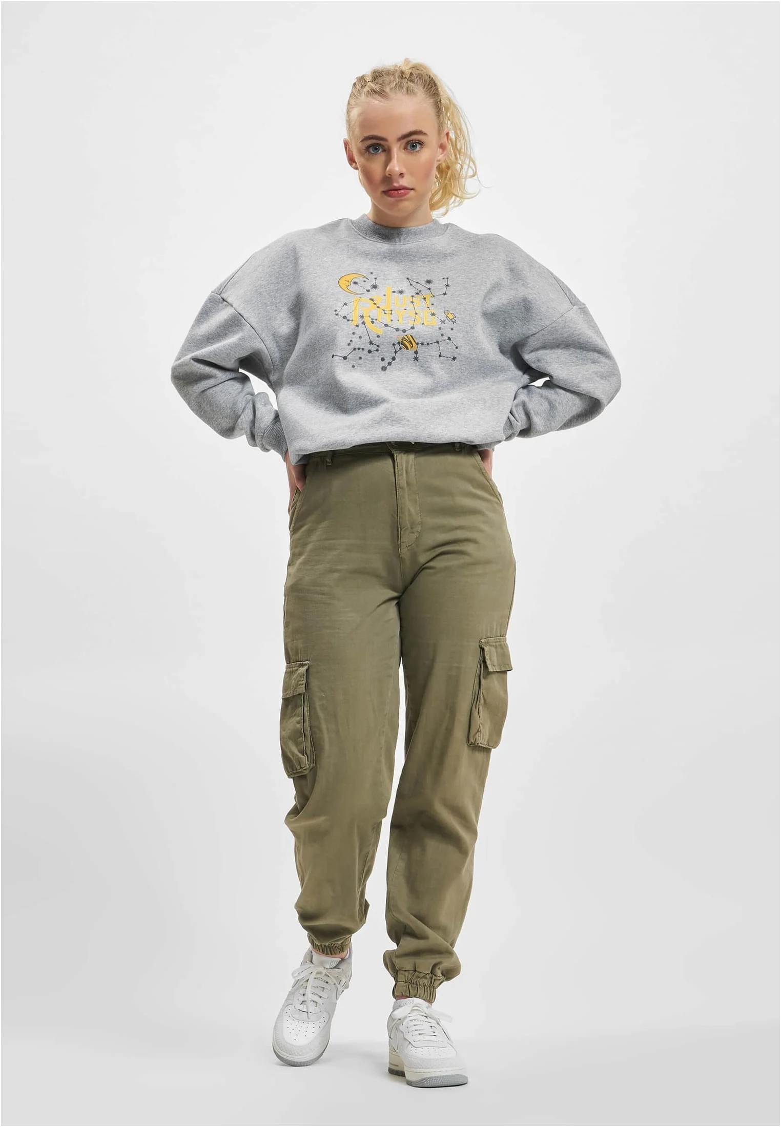 skwm-tb-JLCN226T_Mw12-00431 Stars Crewneck