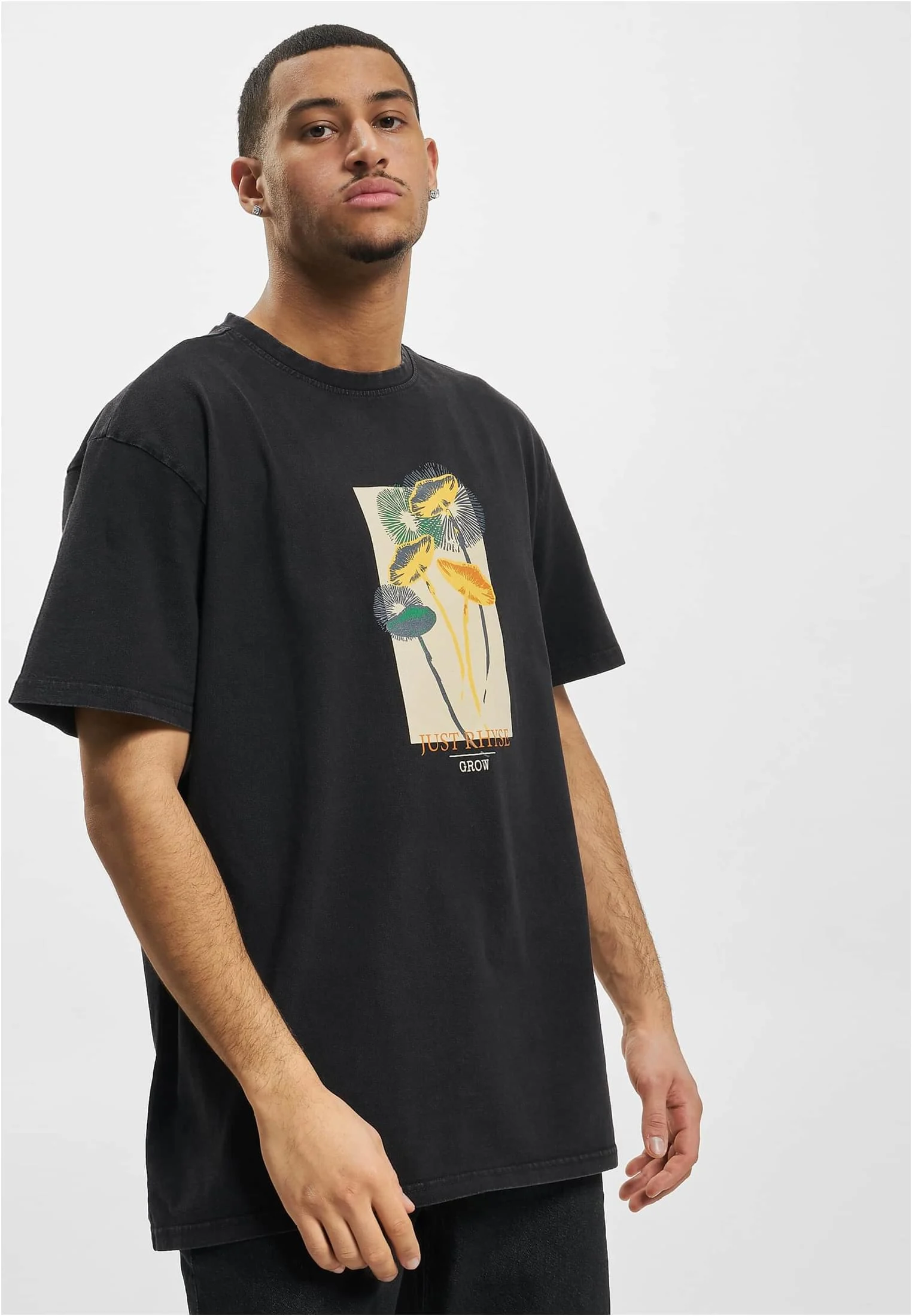 skwm-tb-JRTS709T_Mw1-00007_02448b18-59c7-44d3-b0f9-66effc6bfaa5 Grow T-shirt