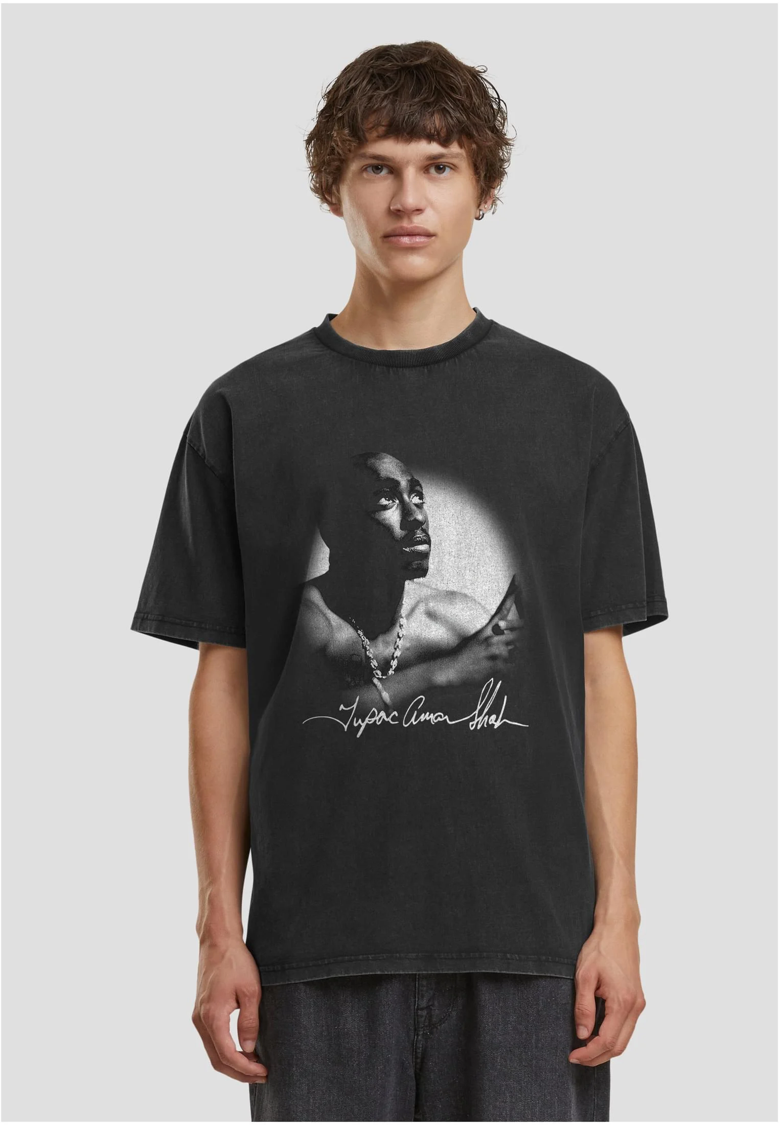 skwm-tb-MC1702_Mw1-00007_c354bda6-55b3-4d9b-97d1-39ee52507014 2Pac Spotlight Vintage Loose Tee