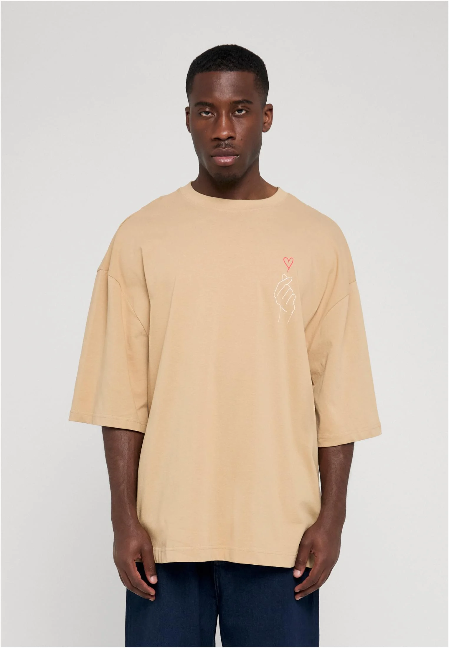 skwm-tb-MP0007485_Mw1-03738_a06e16e9-f507-4fa7-b3c8-a8a215cdb684 K Heart Huge Tee