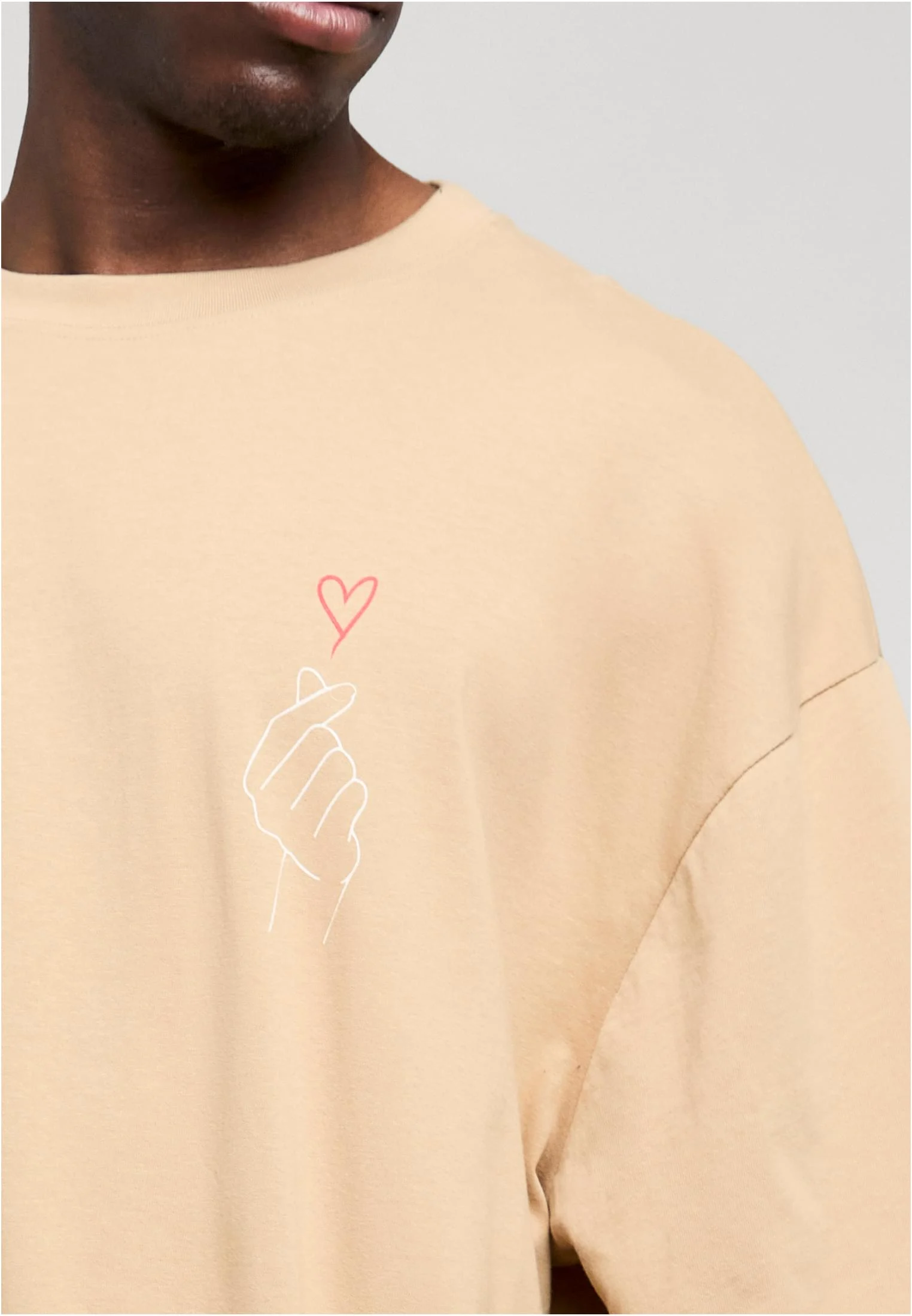 skwm-tb-MP0007485_Mw17-03738 K Heart Huge Tee
