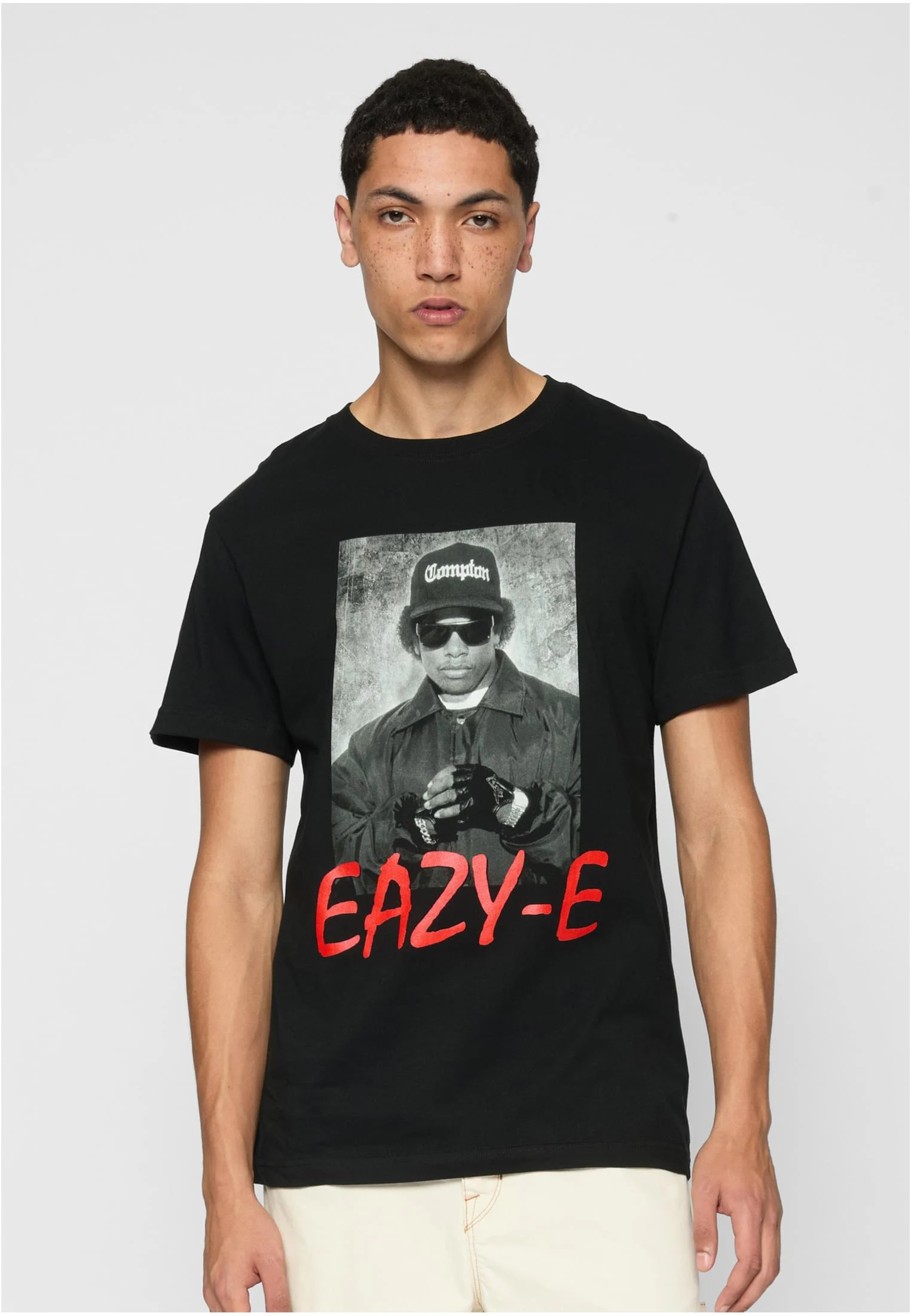 skwm-tb-MT1828_Mw1-00007_7ebfe56f-1d31-44a5-b042-e45b94c28b6e Eazy E Logo Tee
