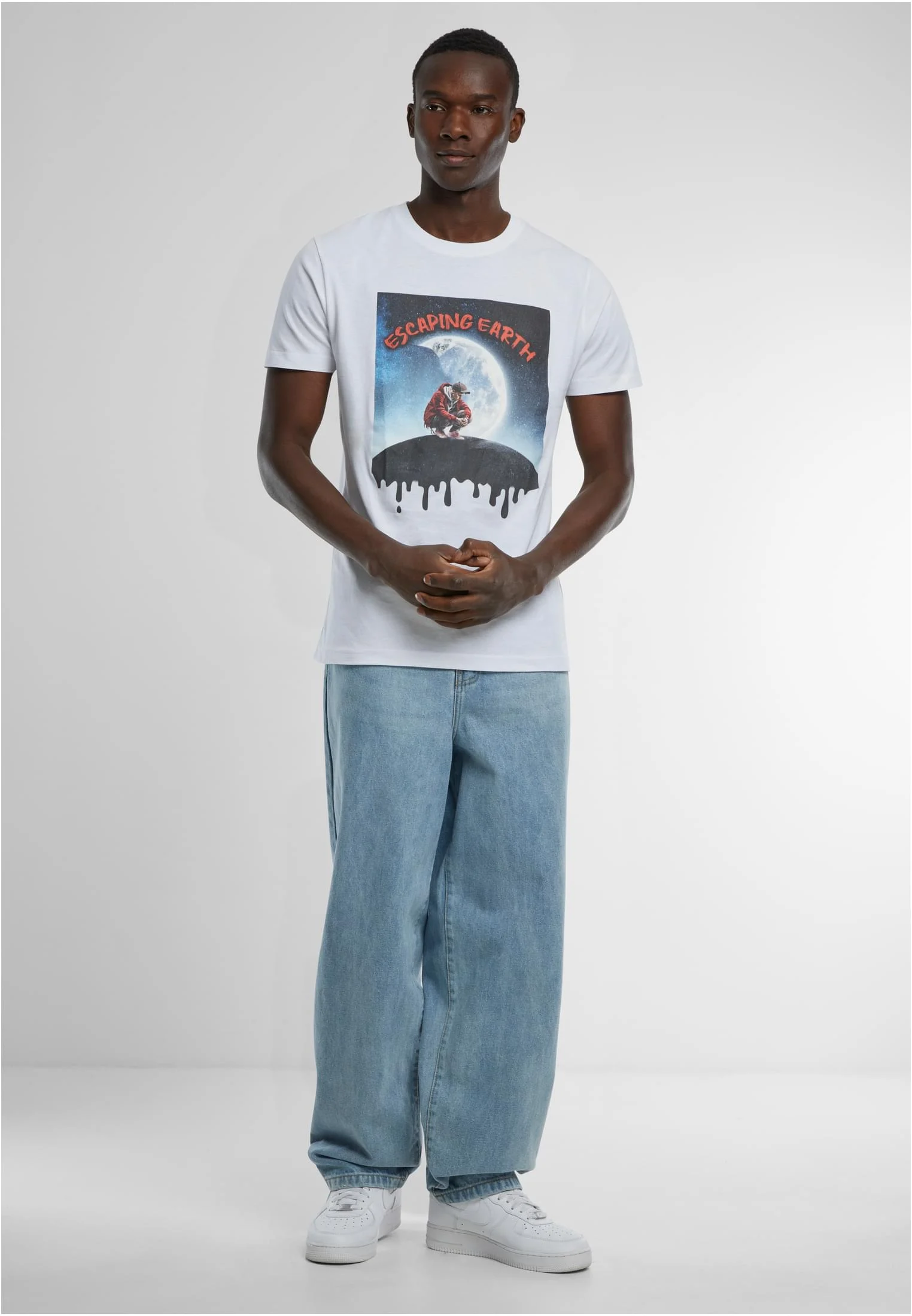 skwm-tb-MT2802_Mw12-00220_af6906f1-c941-4e3c-b914-7ec4408b1638 Escaping Earth Tee