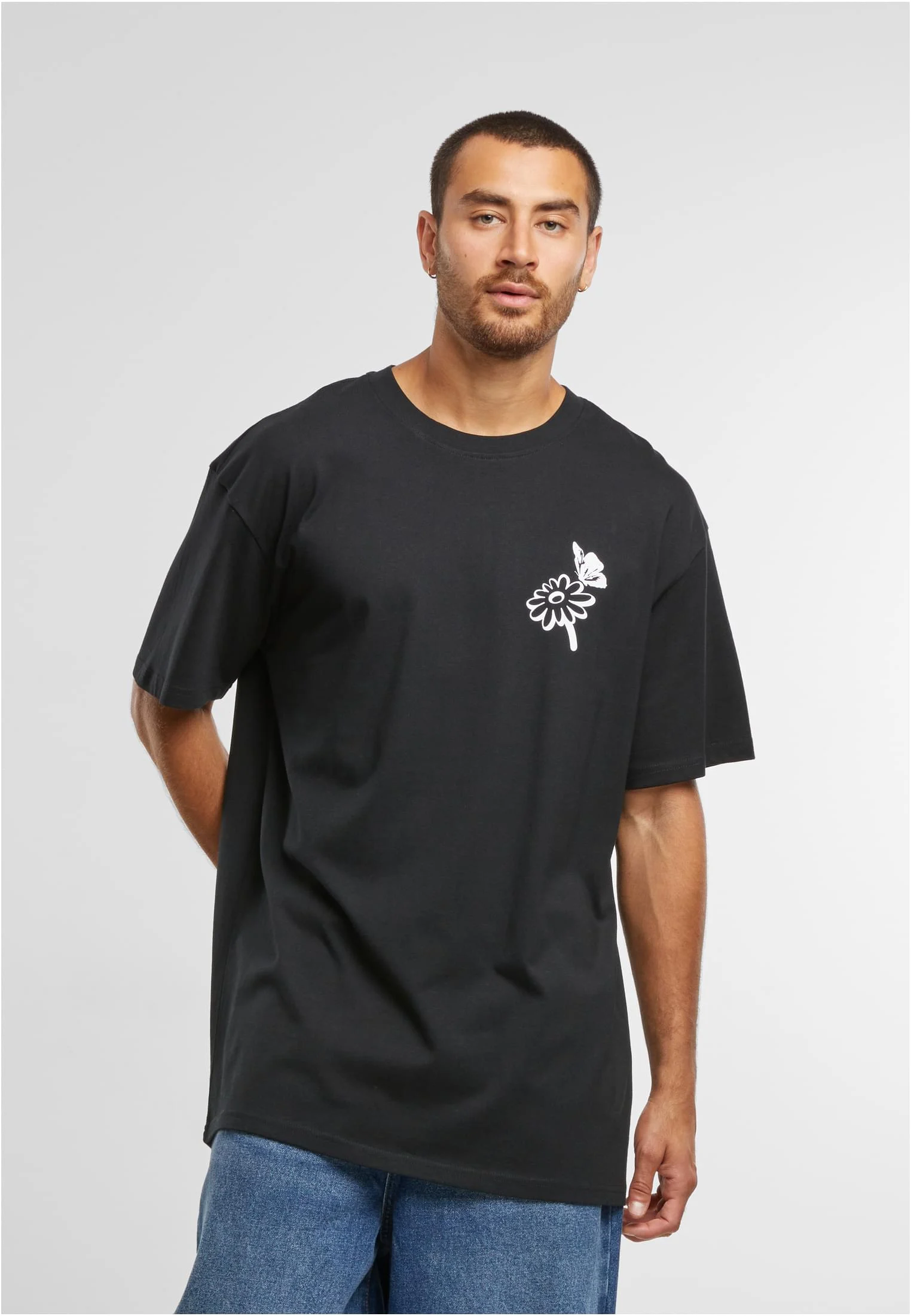 skwm-tb-MT3465_Mw1-00007_400c5c81-ec4a-4695-8053-0565f082008b Bold Actions Oversize Tee