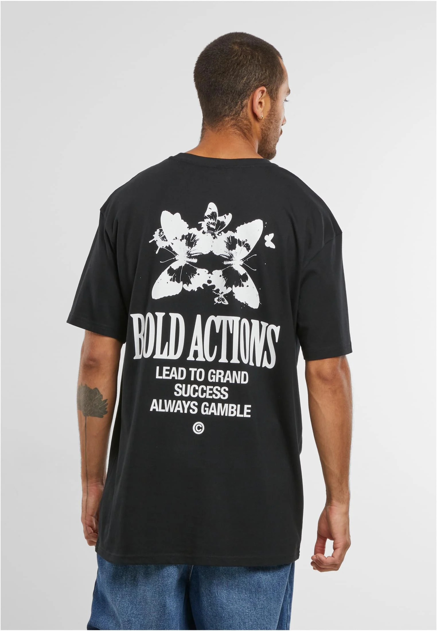 skwm-tb-MT3465_Mw2-00007 Bold Actions Oversize Tee
