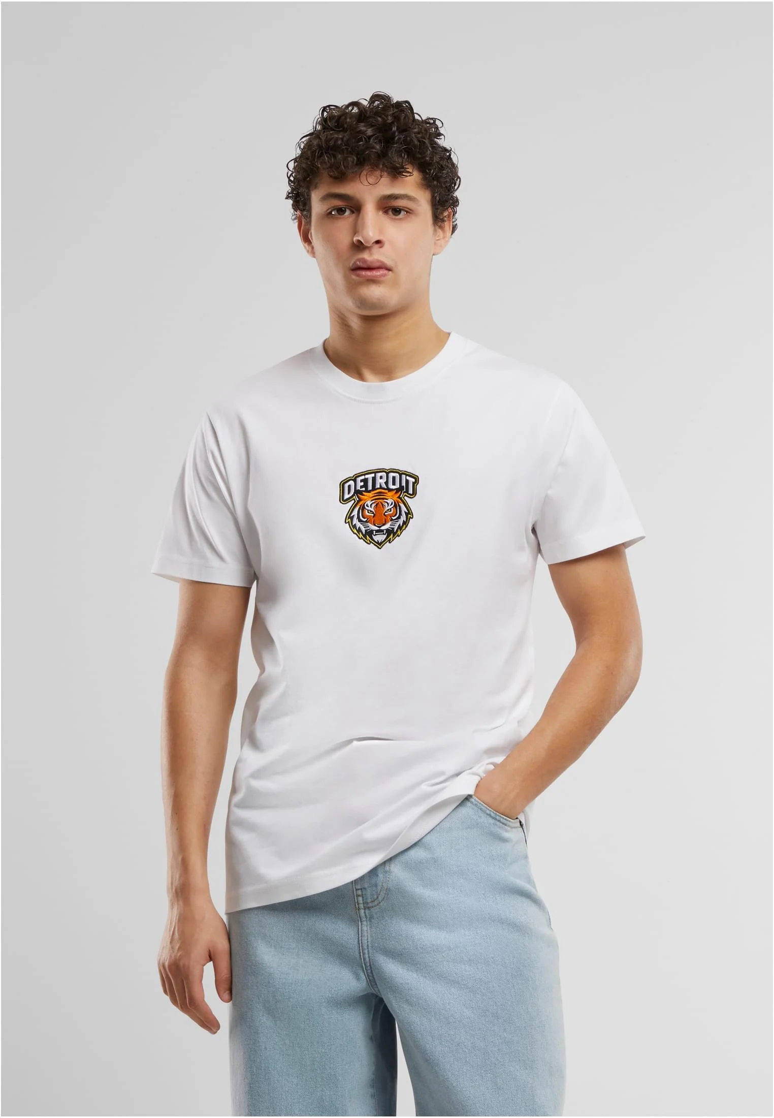 skwm-tb-MT3696_Mw1-00220_dfb4bd5a-cebe-4da1-968e-3ca24a326fc5 Detroit Tiger Head Patch Tee