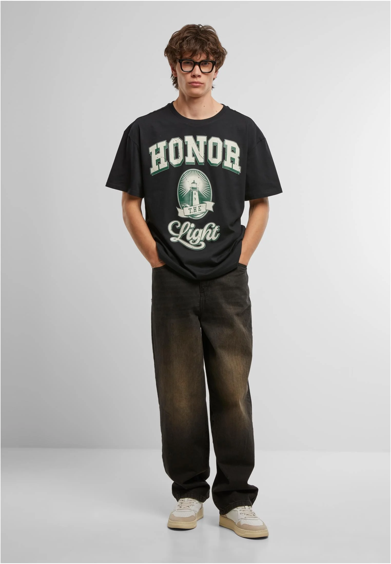 skwm-tb-MT3858_Mw12-00007 Honor The Light Oversize Tee
