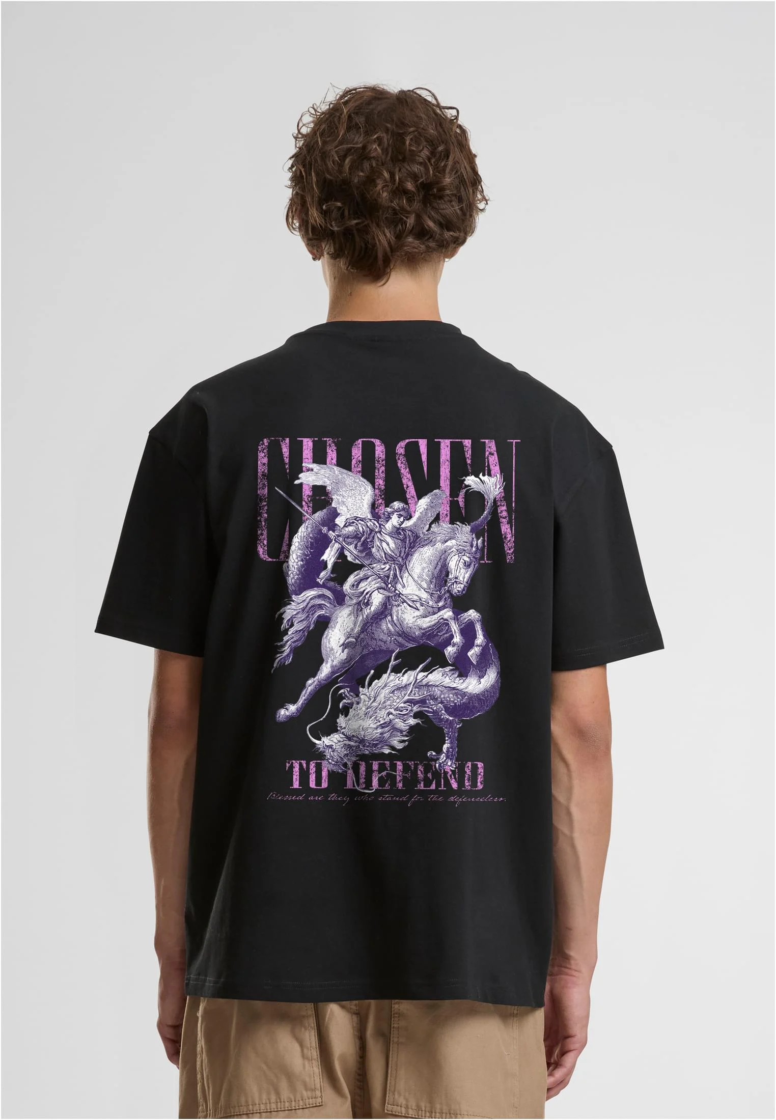 skwm-tb-MT4260_Mw2-00007_5b06351b-cc5a-47d0-ad8f-226735ce9291 Chosen To Defend Oversize Tee