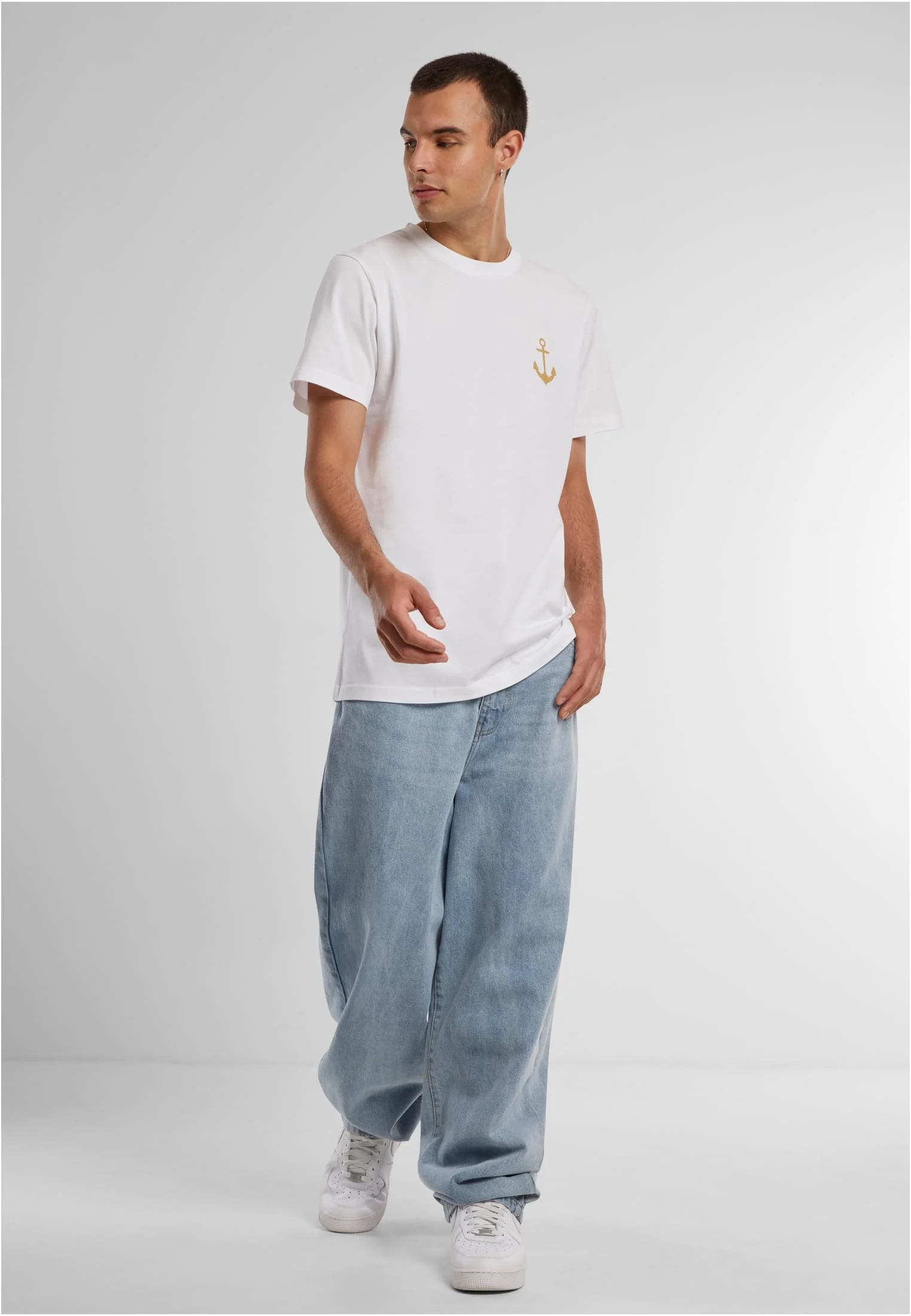 skwm-tb-MT667_Mw12-00220 Captain Tee