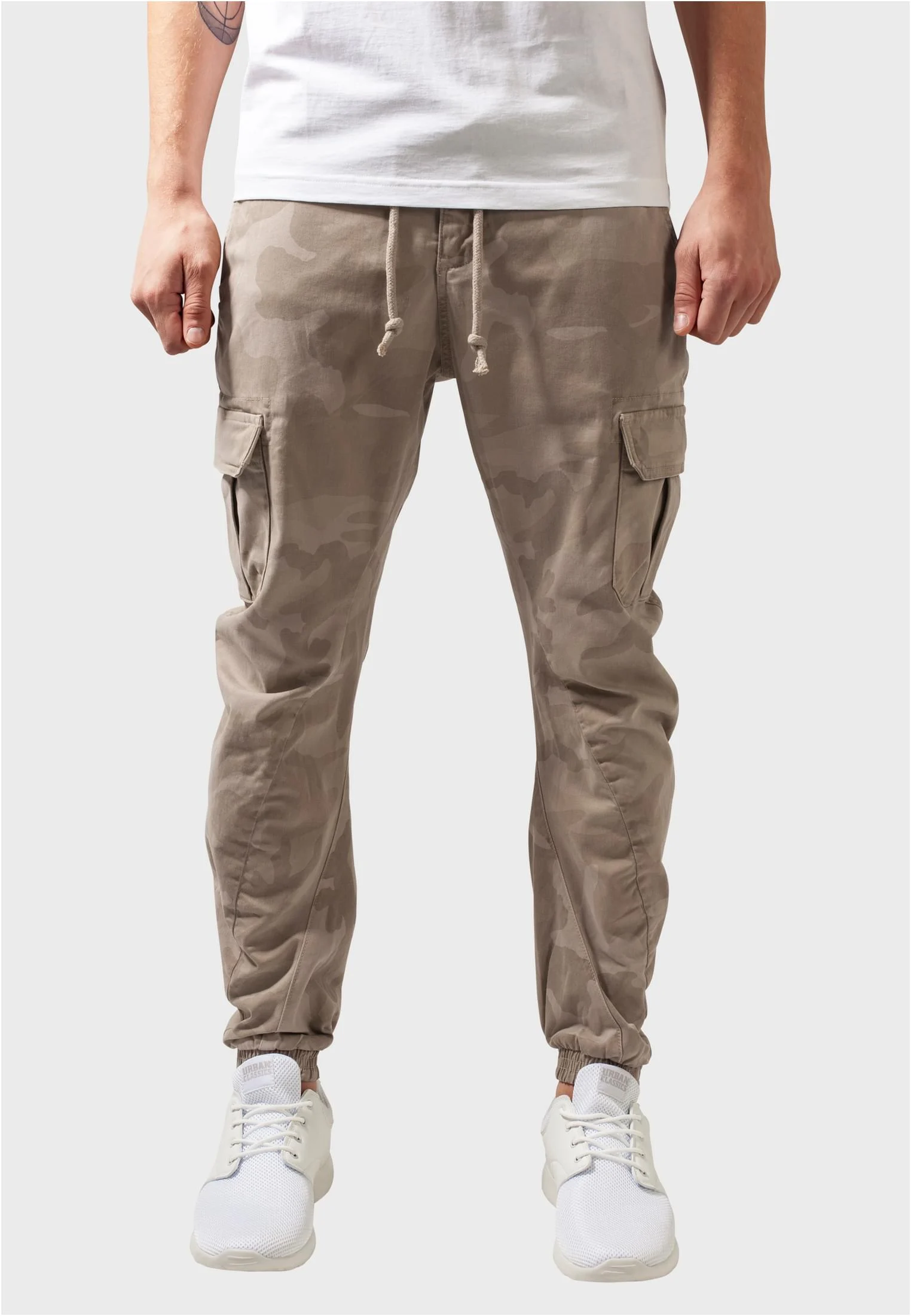 skwm-tb-TB1611_Mw1-00867_2400af1c-e84b-46eb-9ba0-654be019bc84 Camo Cargo Jogging Pants