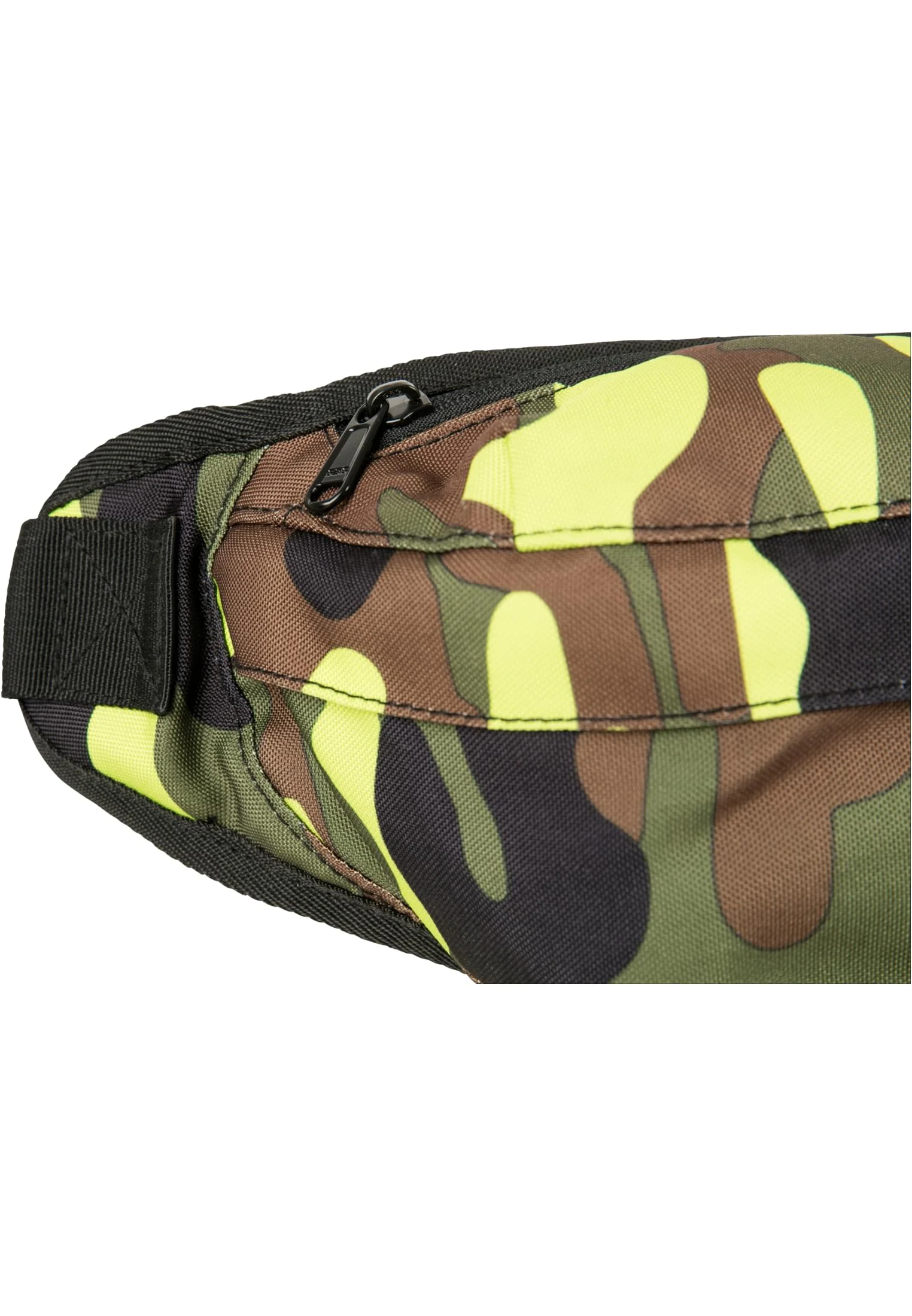 skwm-tb-TB2140_P8-01650_f61550dd-efaa-474b-a27b-0314d062a305 Camo Shoulder Bag