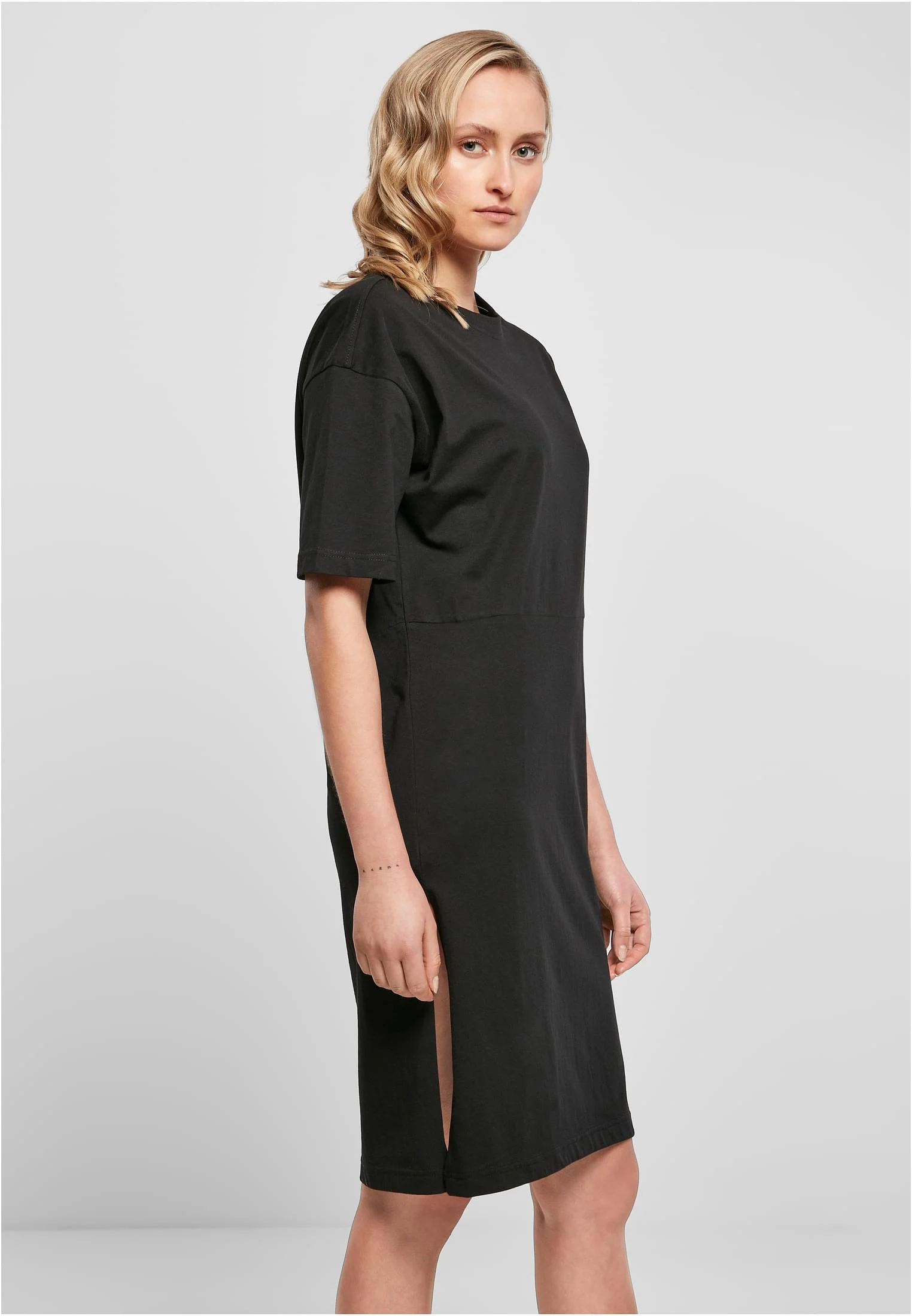 skwm-tb-TB4091_Mw5-00007_7cecb634-5868-41c4-94a4-2ad91c7e48a8 Ladies Essentials Oversized Slit Tee Dress