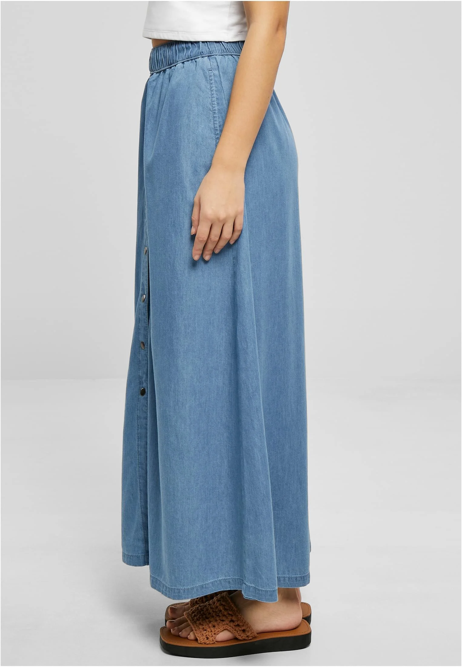 skwm-tb-TB5987_Mw4-04459_c8509a2c-c819-4916-9eb2-2f476a9ee415 Ladies Long Wide Light Denim Skirt