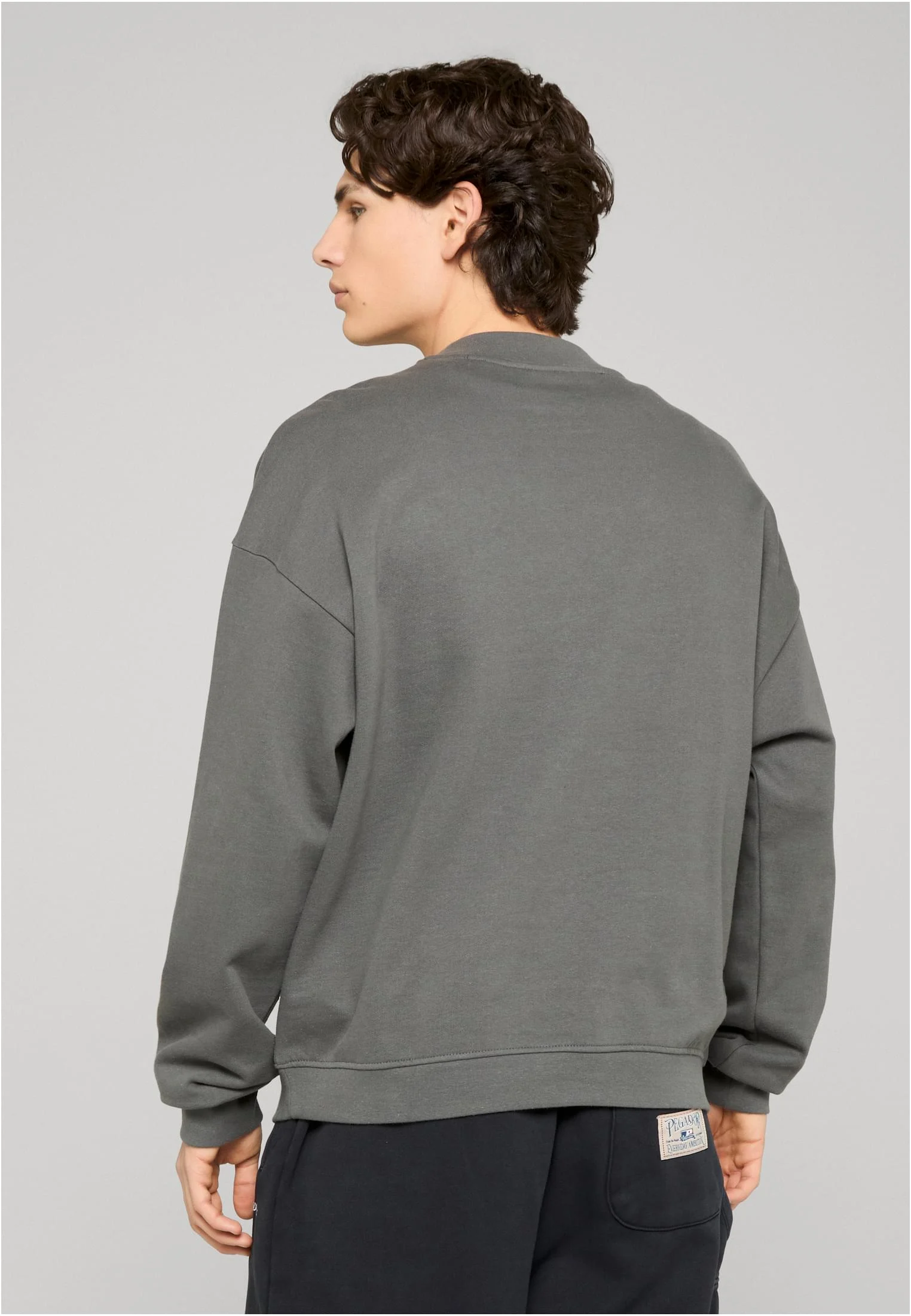 skwm-tb-TB6319_Mw2-02457 Essentials Boxy Pocket Crew