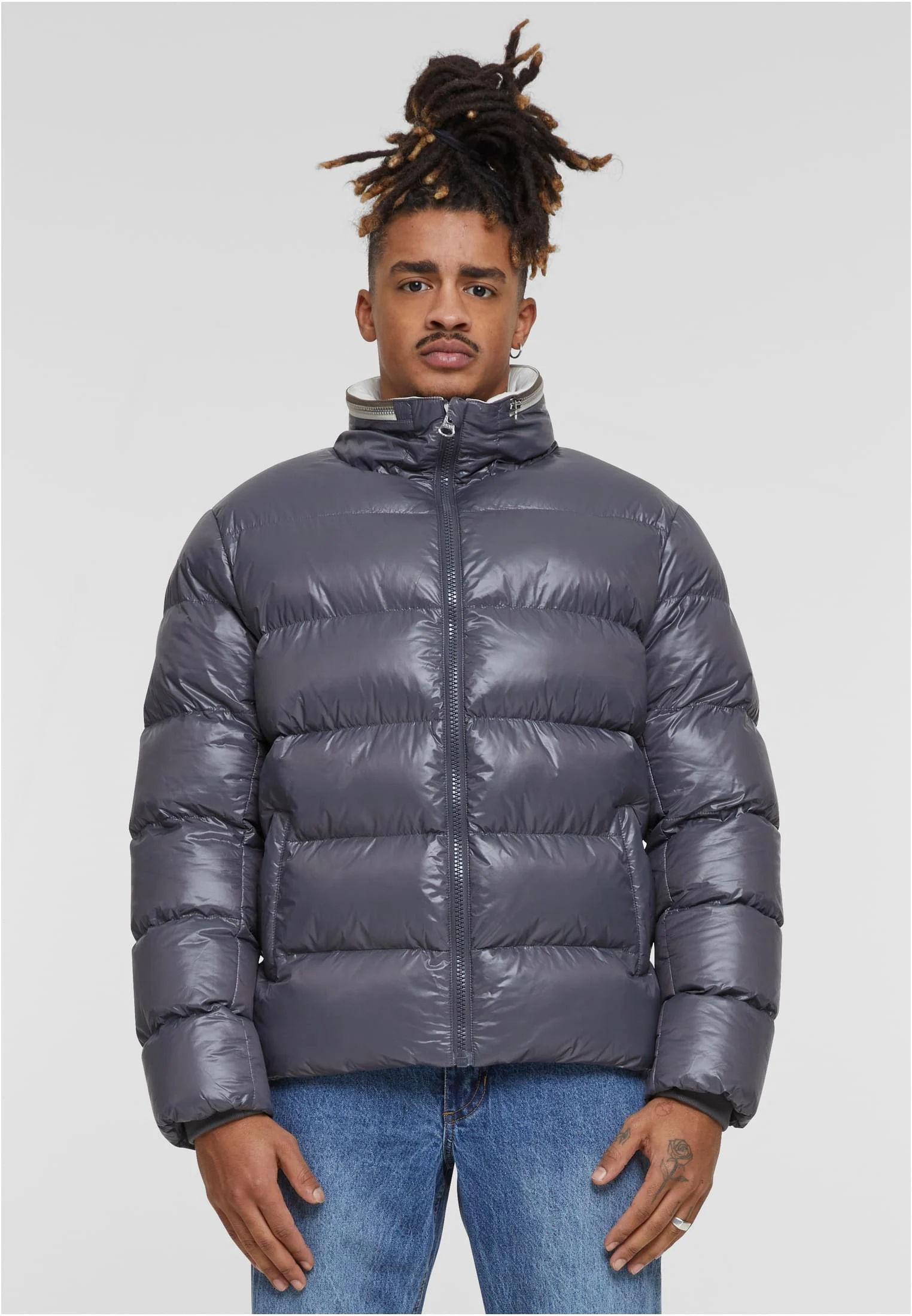 skwm-tb-TB7014_Mw1-07890_73583cfe-3a82-47e7-b164-d53380945d76 Essentials Zip neck Puffer Jacket