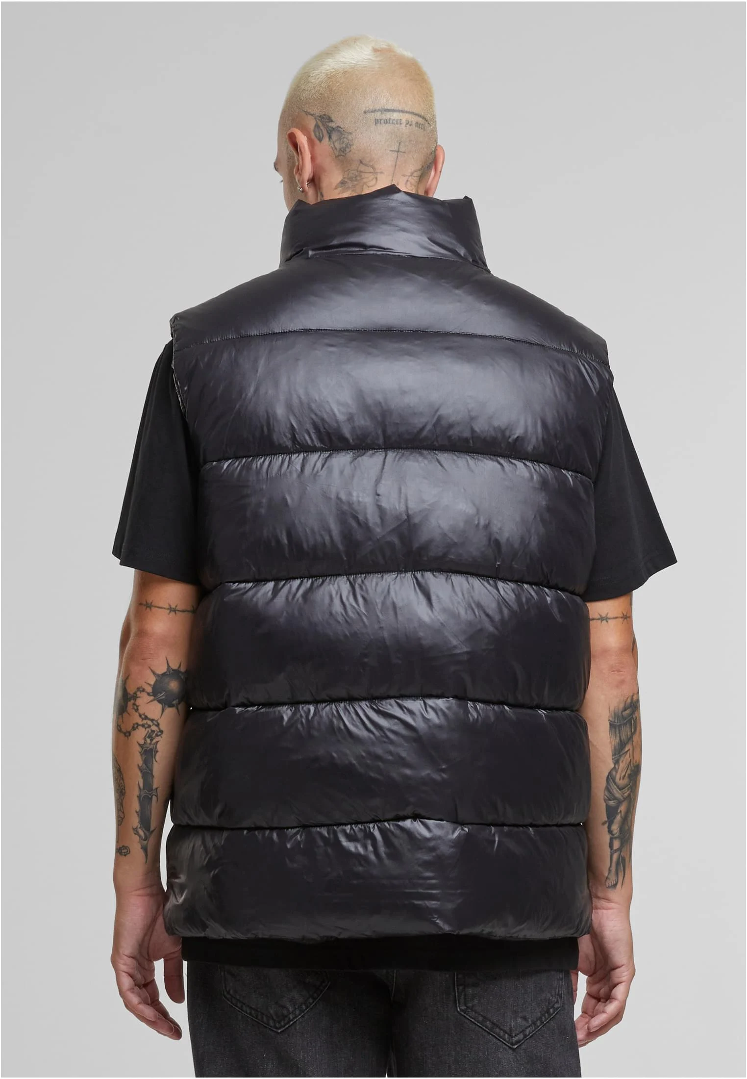 skwm-tb-TB7015_Mw2-00007 Essentials Big Puffer Vest