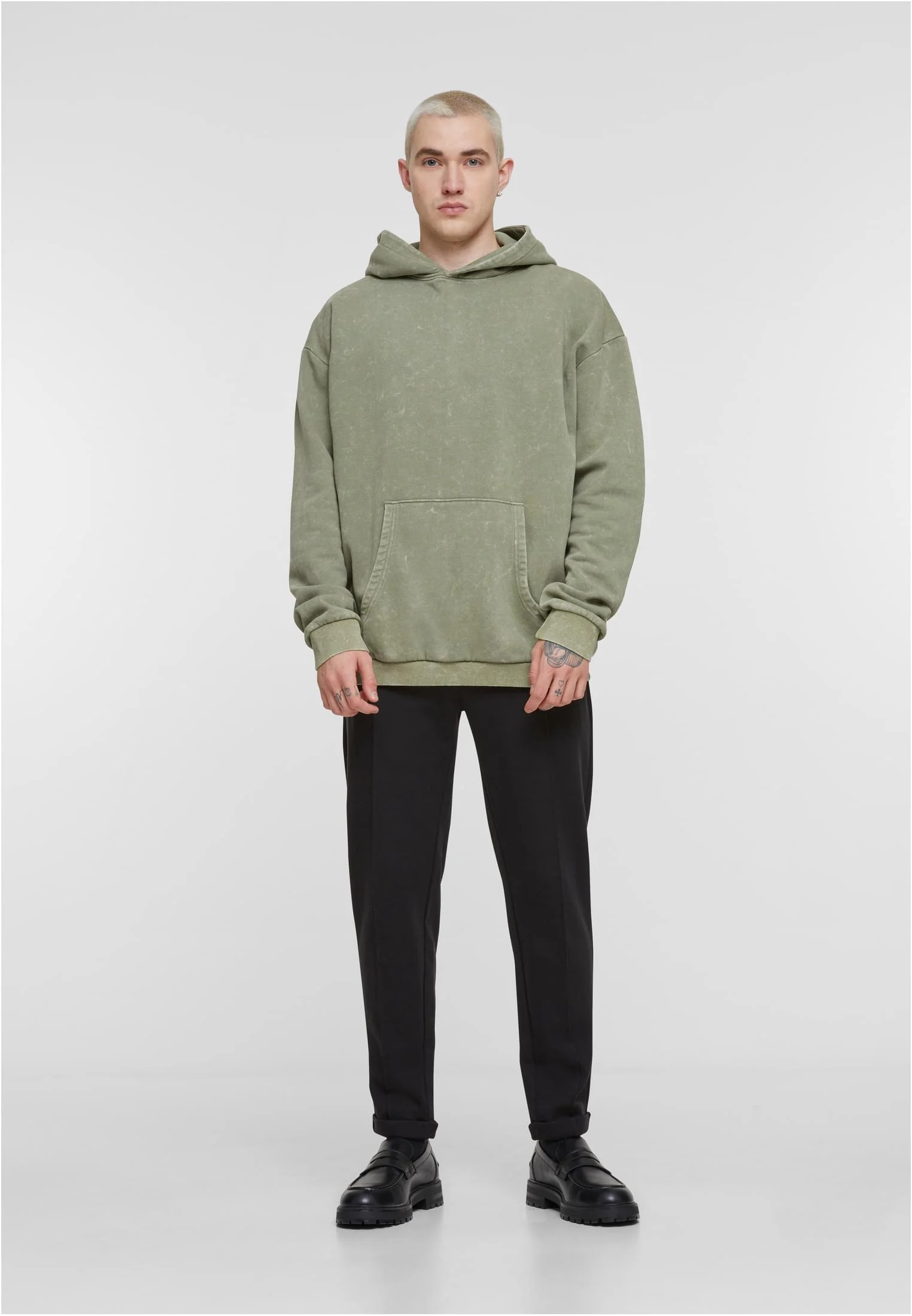 skwm-tb-TB7042_Mw12-00007_e2758afa-fa6d-4774-a99b-fe95e7d9c8d0 Cropped Interlock Jogg Chino