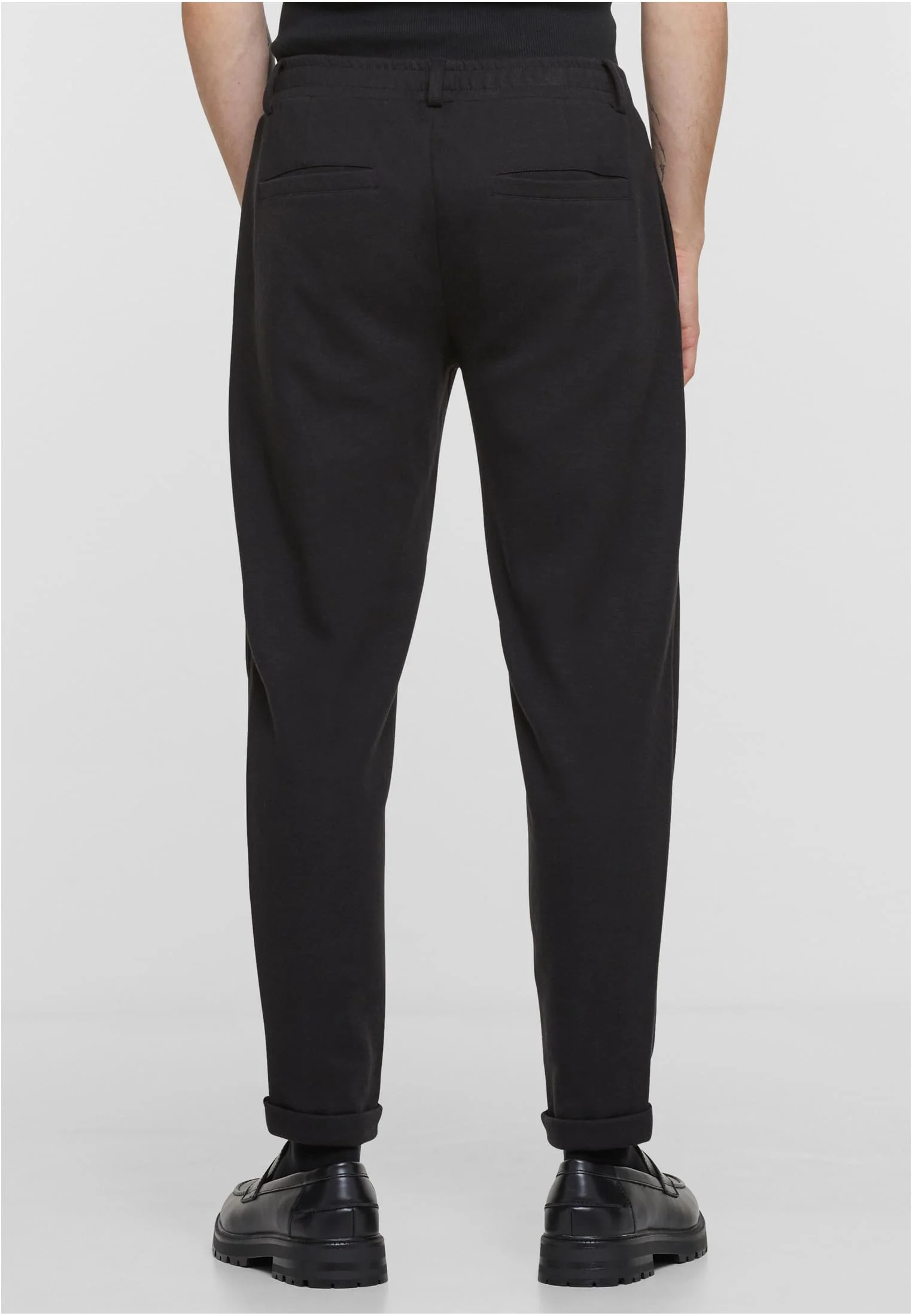 skwm-tb-TB7042_Mw2-00007_4d480214-2f96-479a-8264-5cfc62d91f46 Cropped Interlock Jogg Chino