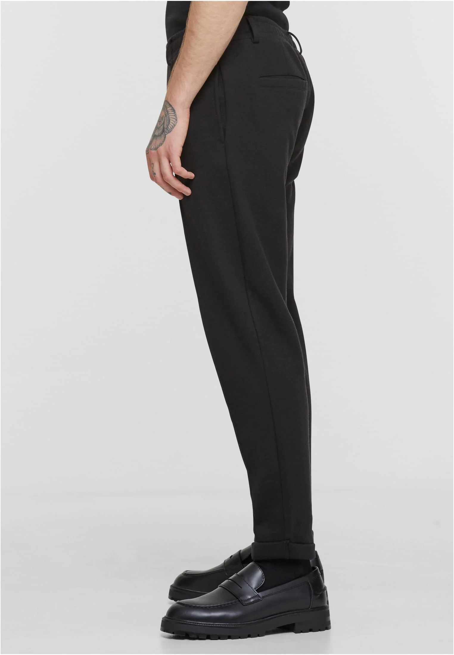 skwm-tb-TB7042_Mw4-00007_05f4e29e-09e7-44f3-81bf-488731f6181e Cropped Interlock Jogg Chino