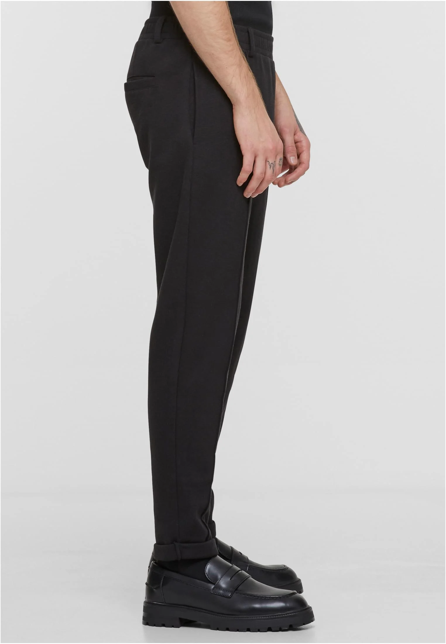 skwm-tb-TB7042_Mw5-00007_6d1e1b55-c12e-4da7-a033-1c7cfd7a5600 Cropped Interlock Jogg Chino