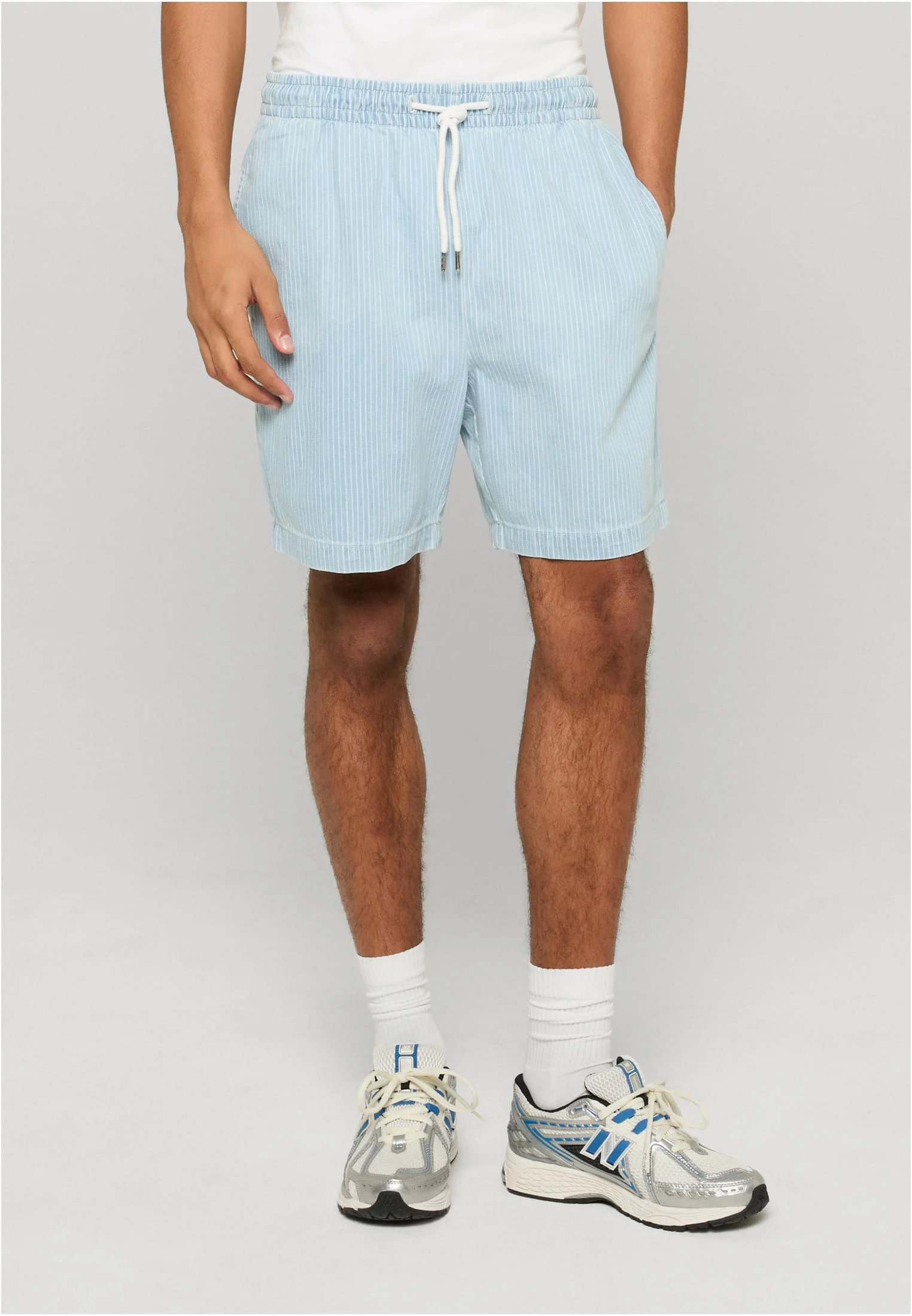 skwm-tb-TB8416_Mw1-12689_90dd09b4-9c9e-4fb5-a3a0-44f495e9c570 Casual Pinstriped Resort Denim Shorts