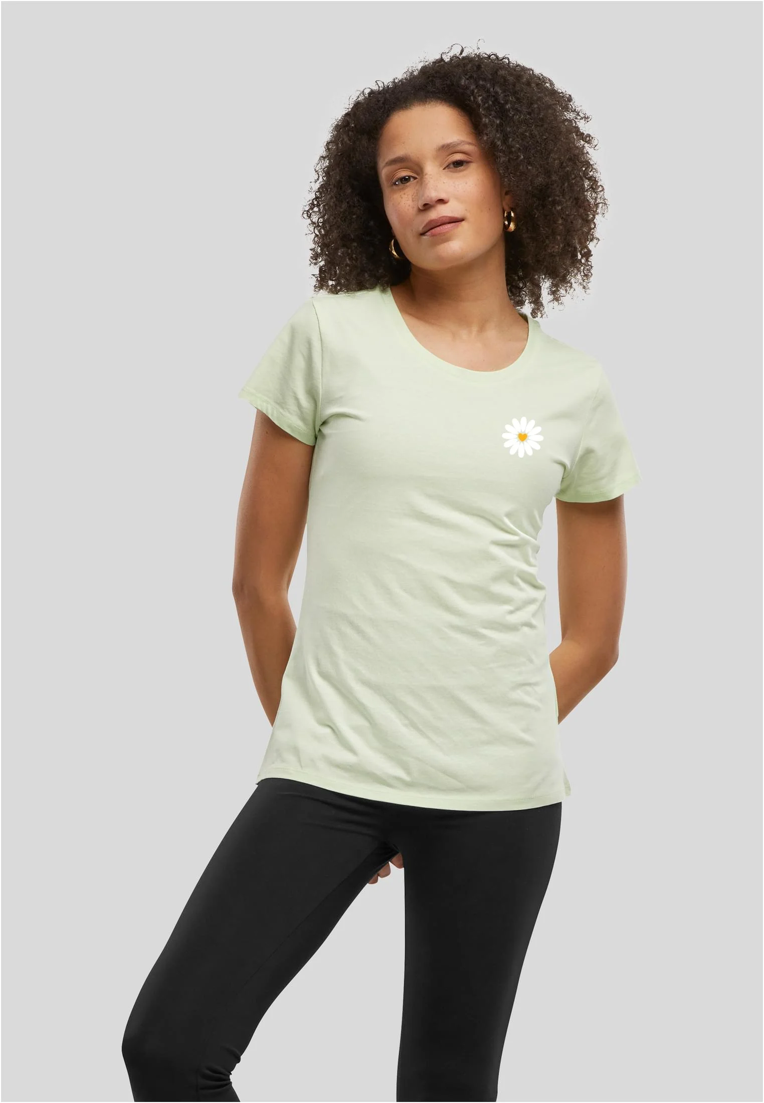 skwm-tb-TB8970_Mw1-03672_7483d652-59c5-41d6-bcc3-60a7b3f1a3f9 Heartflower Basic Tee