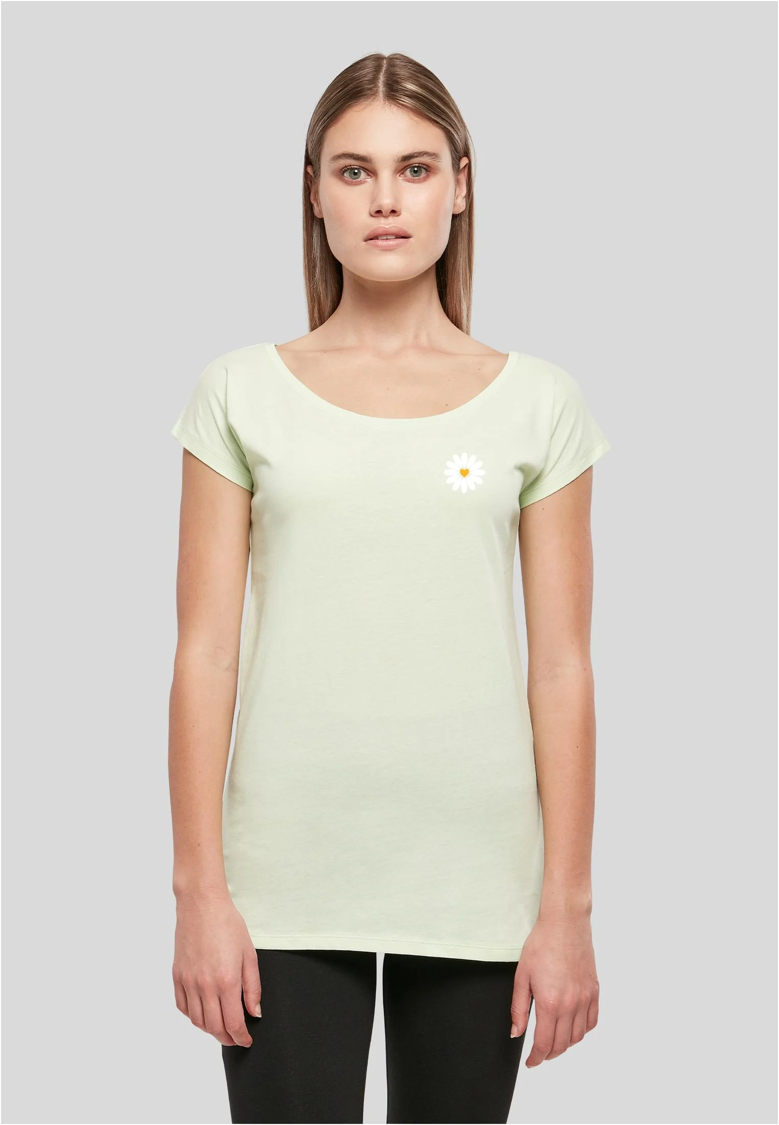 skwm-tb-TB8971_Mw1-03672_97eb91dc-3dfb-4678-940f-8623680b0753 Heartflower Tee