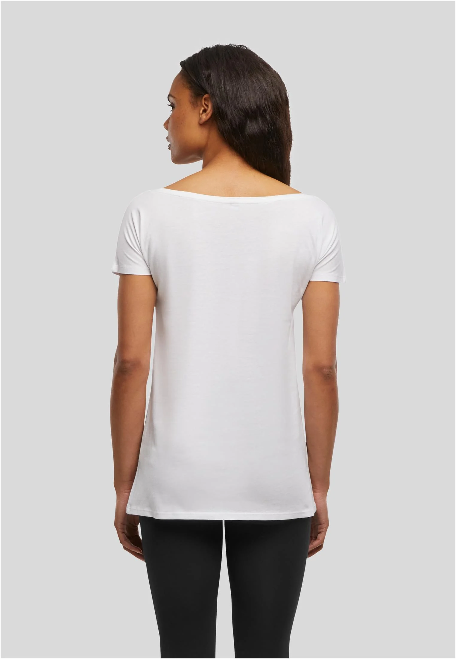 skwm-tb-TB8979_Mw2-00220 Hug Heart Wideneck Tee